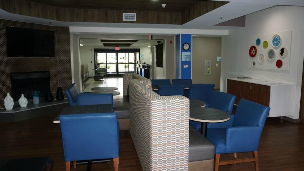 Holiday Inn Express Hotel & Suites Greensboro-East By Ihg Екстер'єр фото