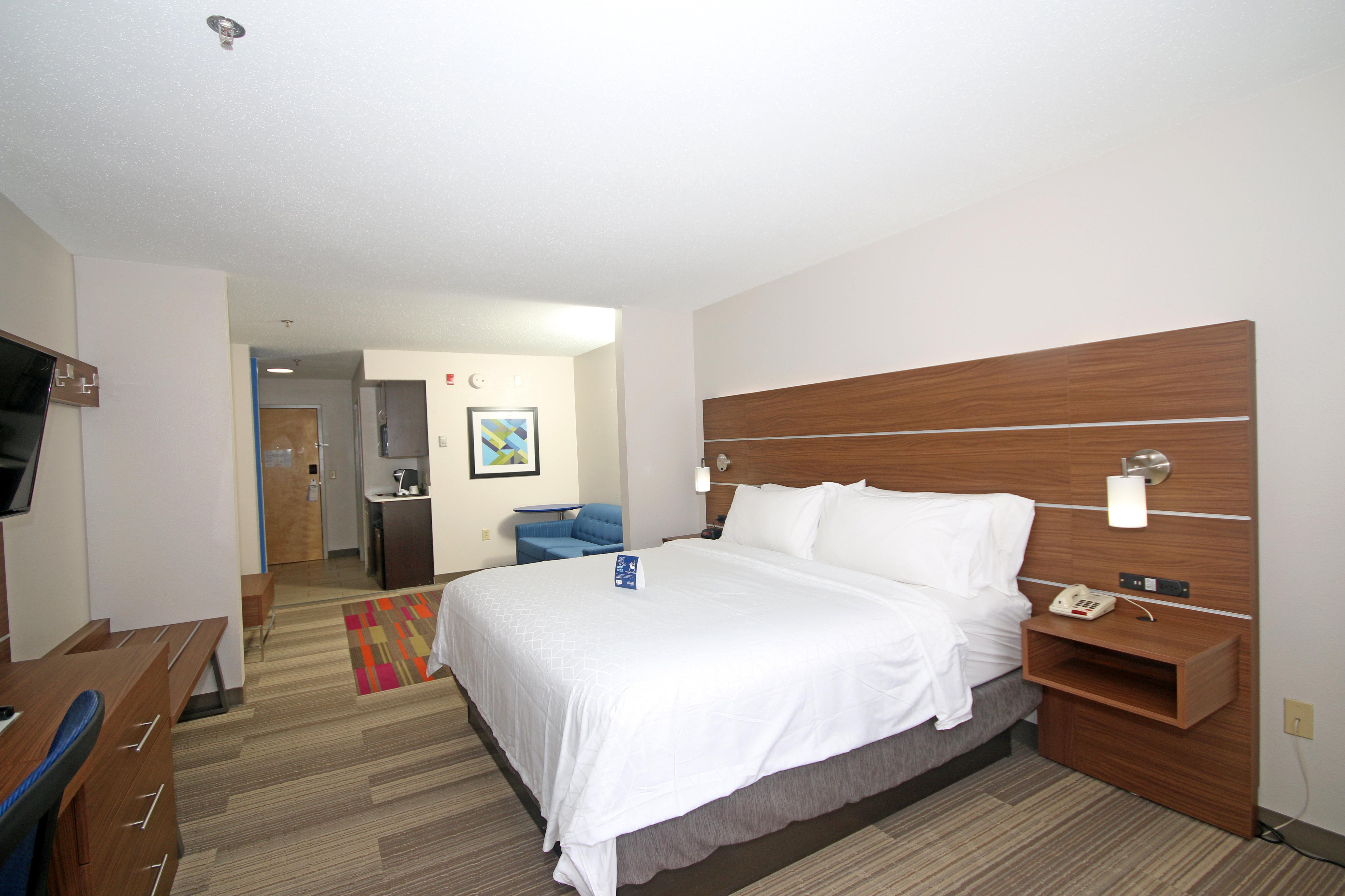 Holiday Inn Express Hotel & Suites Greensboro-East By Ihg Екстер'єр фото