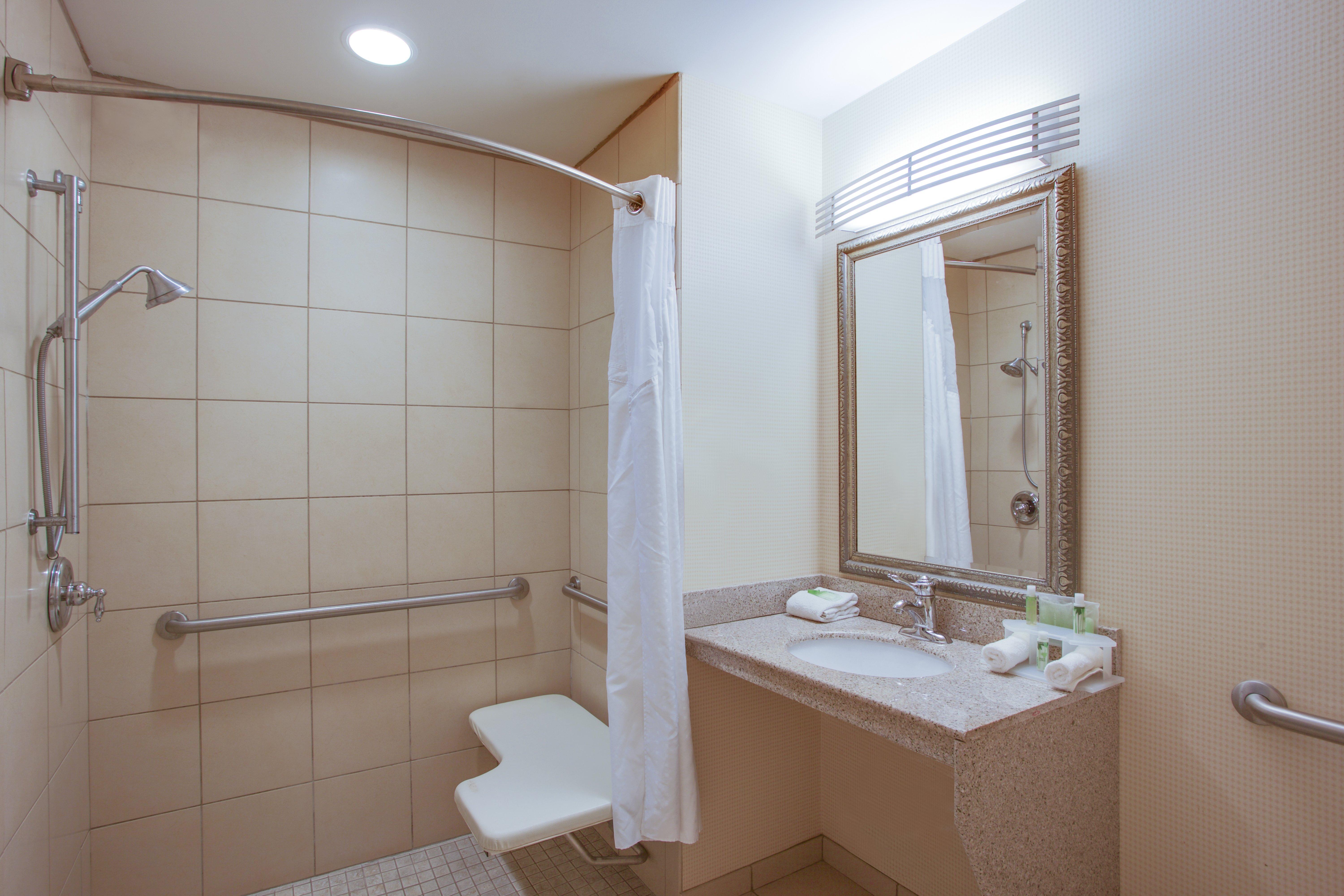 Holiday Inn Express Hotel & Suites Greensboro-East By Ihg Екстер'єр фото