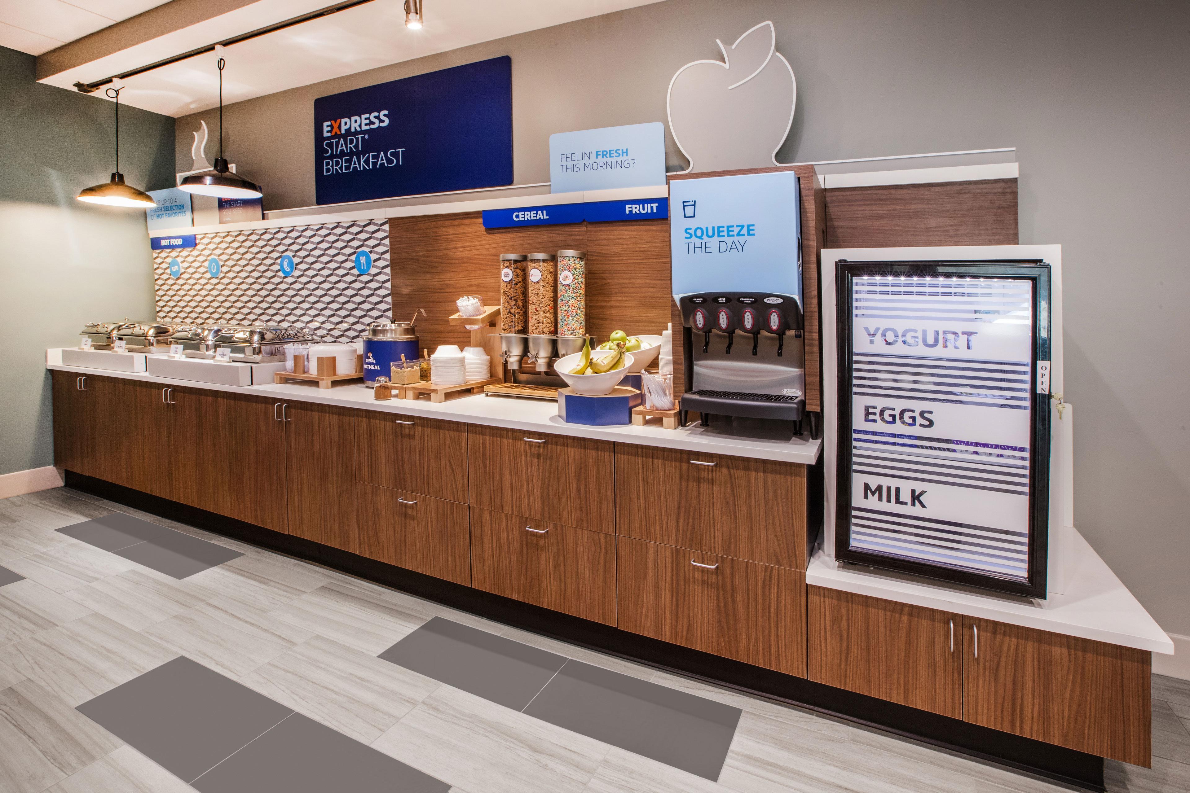 Holiday Inn Express Hotel & Suites Greensboro-East By Ihg Екстер'єр фото