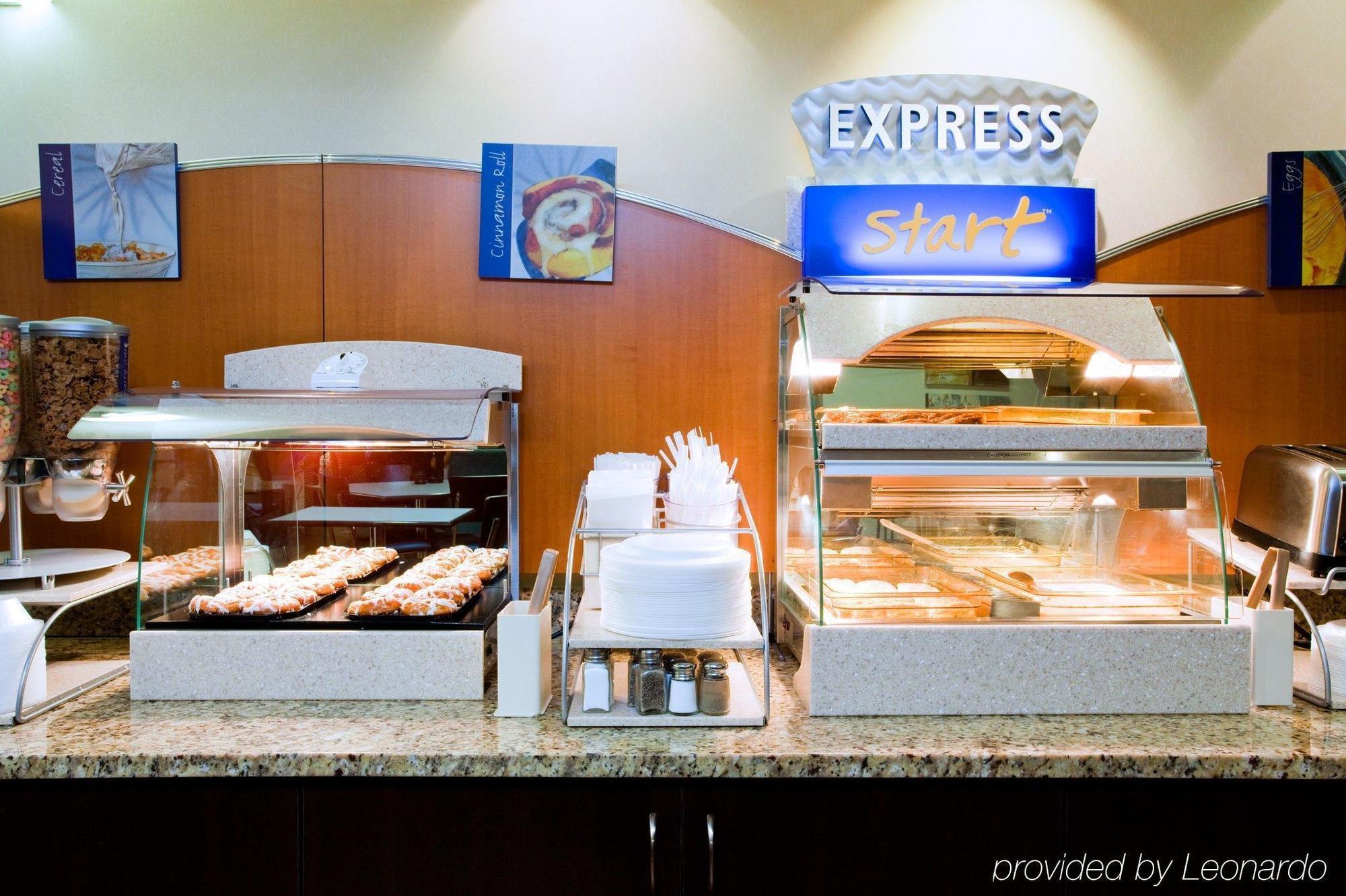Holiday Inn Express Hotel & Suites Greensboro-East By Ihg Екстер'єр фото