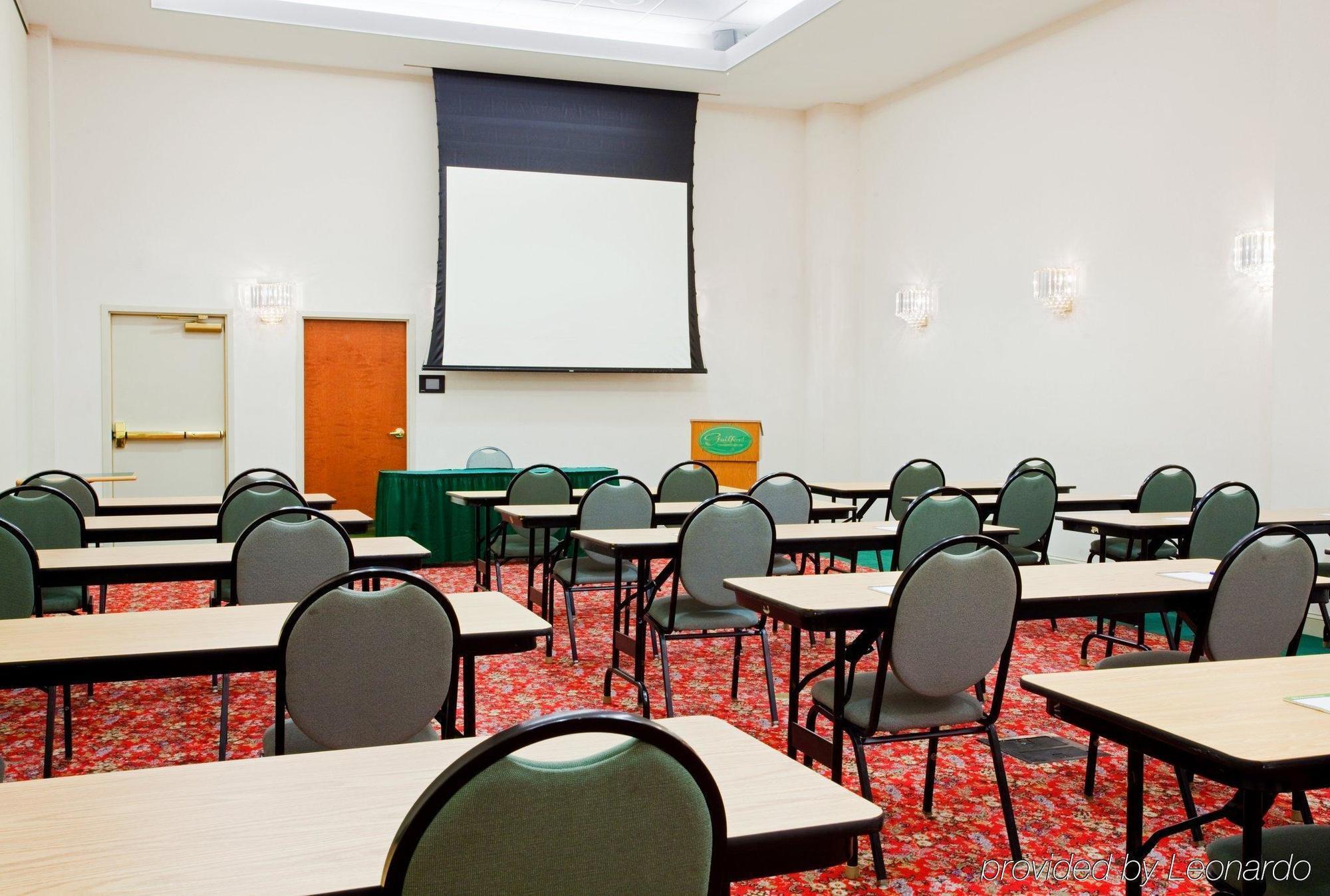 Holiday Inn Express Hotel & Suites Greensboro-East By Ihg Зручності фото