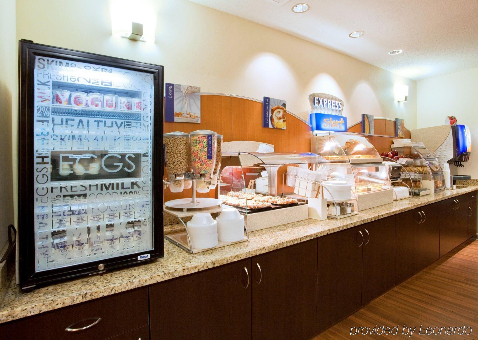 Holiday Inn Express Hotel & Suites Greensboro-East By Ihg Екстер'єр фото