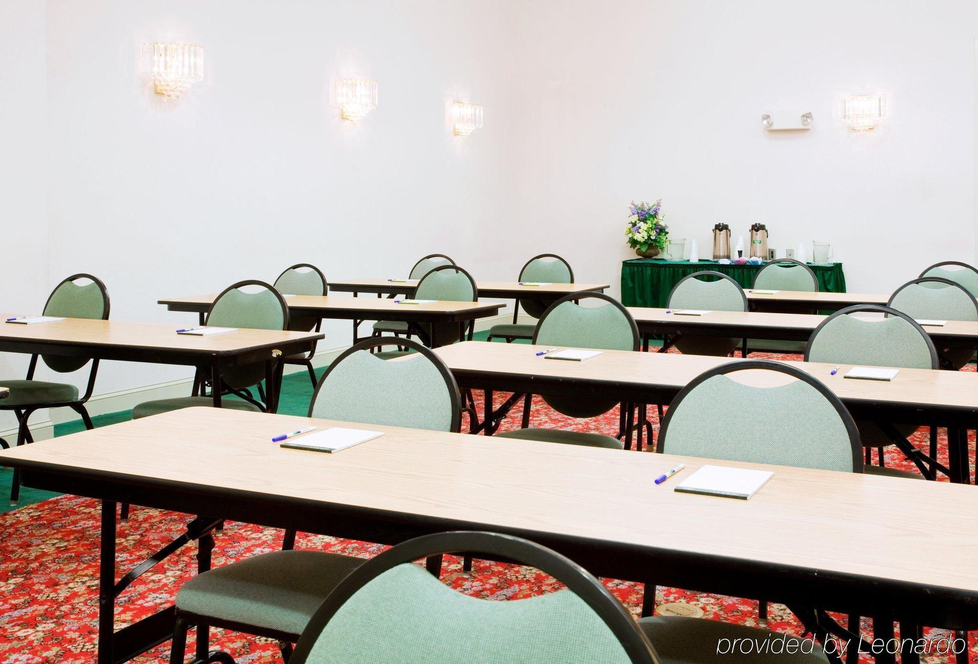 Holiday Inn Express Hotel & Suites Greensboro-East By Ihg Екстер'єр фото