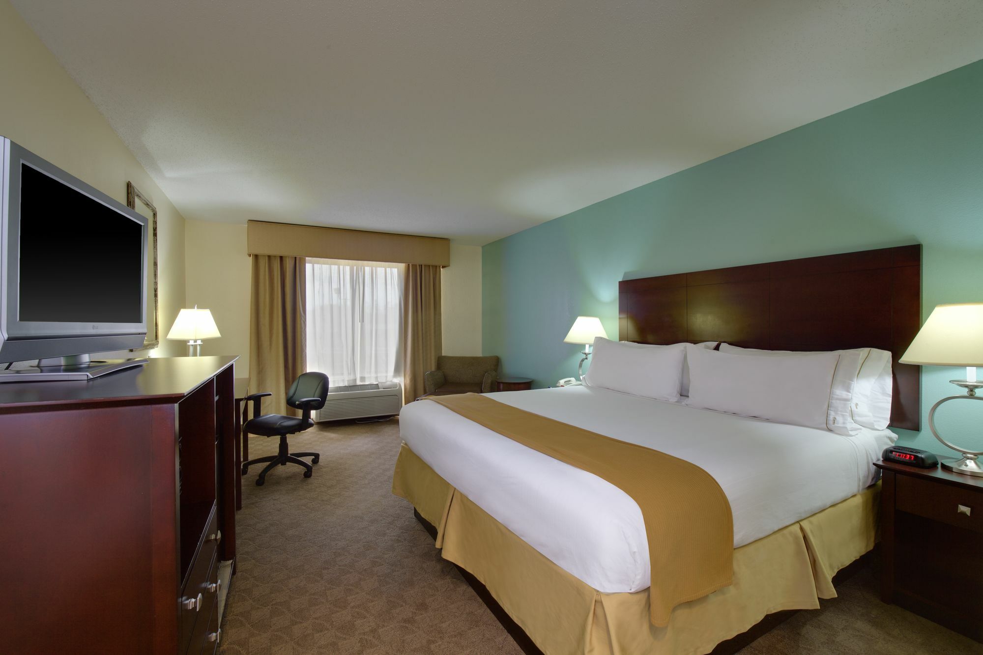 Holiday Inn Express Hotel & Suites Greensboro-East By Ihg Екстер'єр фото