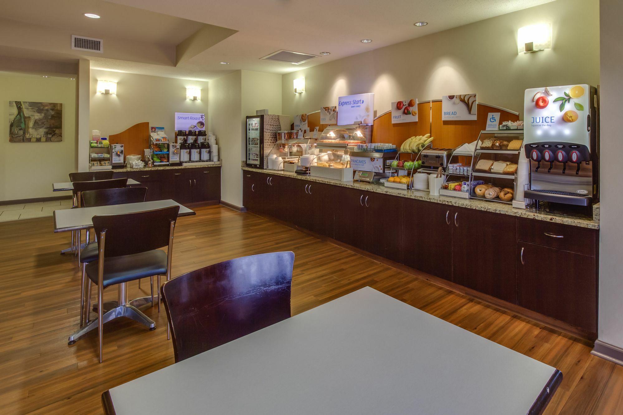 Holiday Inn Express Hotel & Suites Greensboro-East By Ihg Екстер'єр фото
