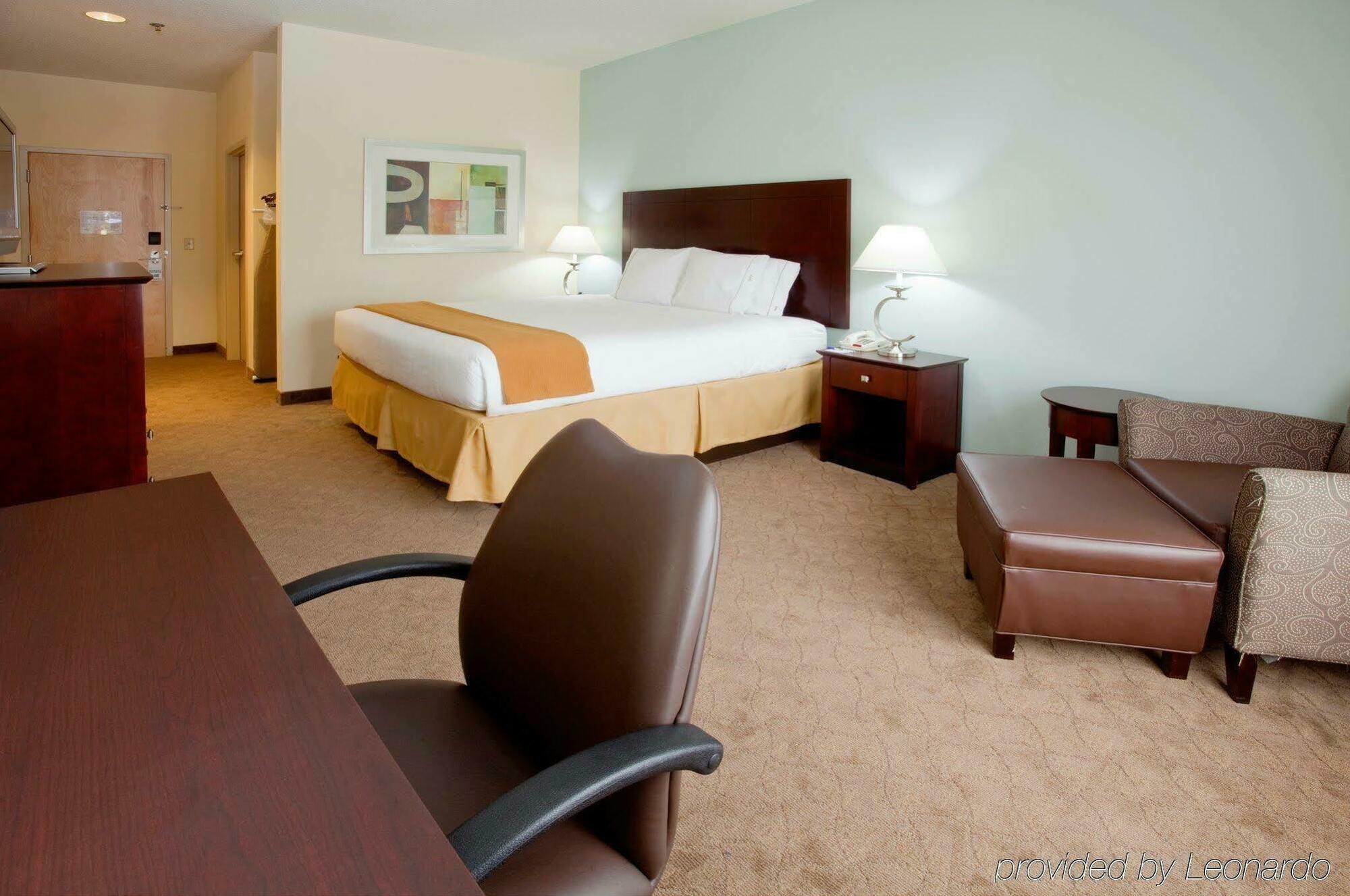 Holiday Inn Express Hotel & Suites Greensboro-East By Ihg Екстер'єр фото